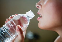 hạ huyết áp bằng cách uống nước mỗi ngày