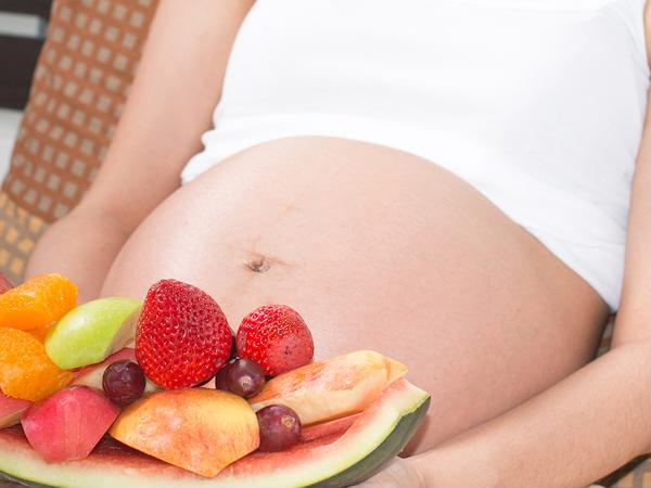 Để giúp kiểm soát tiểu đường thai kỳ mẹ bầu nên ăn uống theo chỉ dẫn của bác sĩ